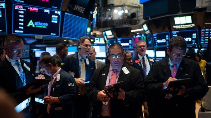 ¿Se viene un martes negro? El dólar recupera terreno, sube el oro y caen las bolsas