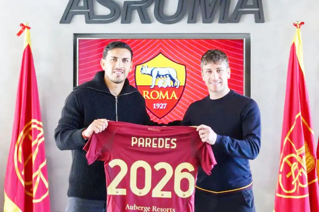 Paredes renovó su contrato con la Roma, pero tendría una cláusula que lo acercaría a Boca