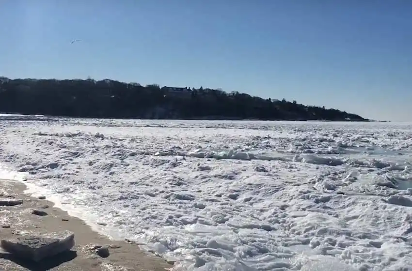 Difunden imágenes increíbles de un océano congelado