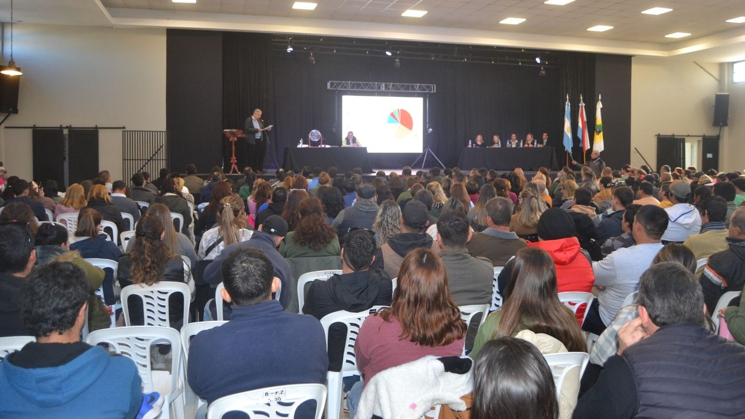 300 aspirantes participaron por las 100 viviendas.