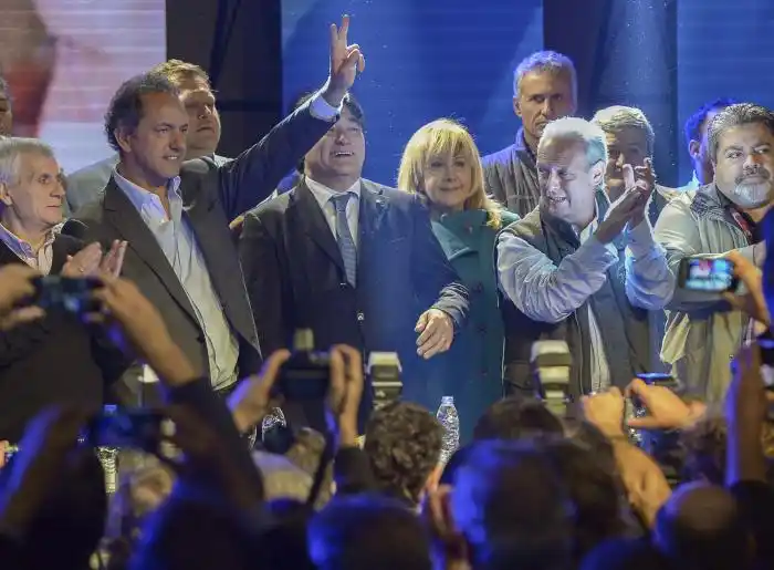 Scioli prometió reemplazar "planes sociales por empleo genuino"