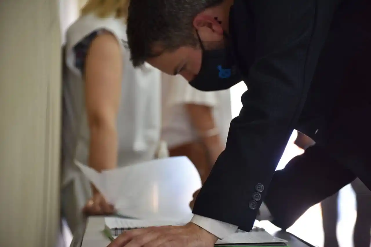 El CGE aplicará “inasistencia injustificada” a docentes que dicten clases en forma virtual