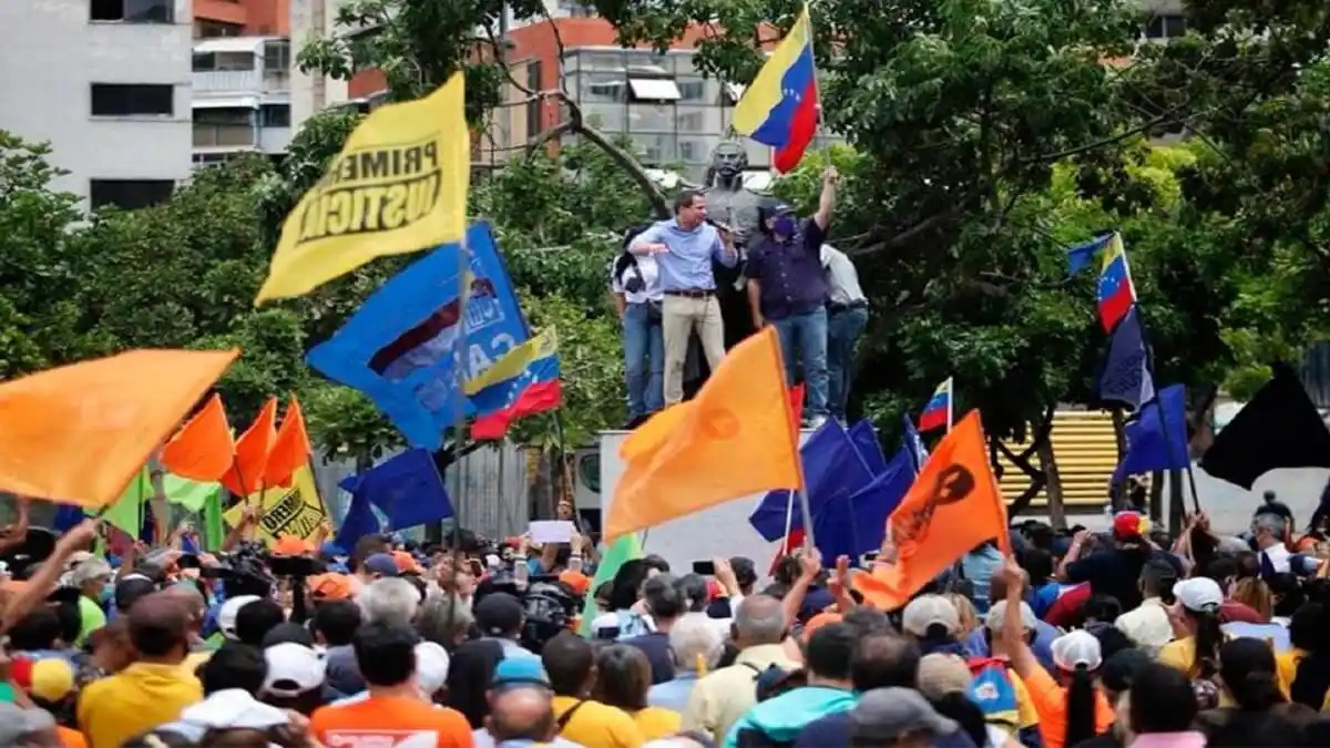 ¿HABRÁ CAMA PARA TANTA GENTE? Hay al menos 30 candidatos a las primarias opositoras