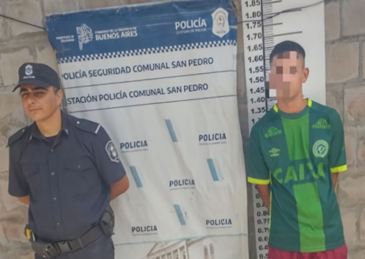 Amenazó a su padre y a su hermano con un arma blanca y quedó detenido