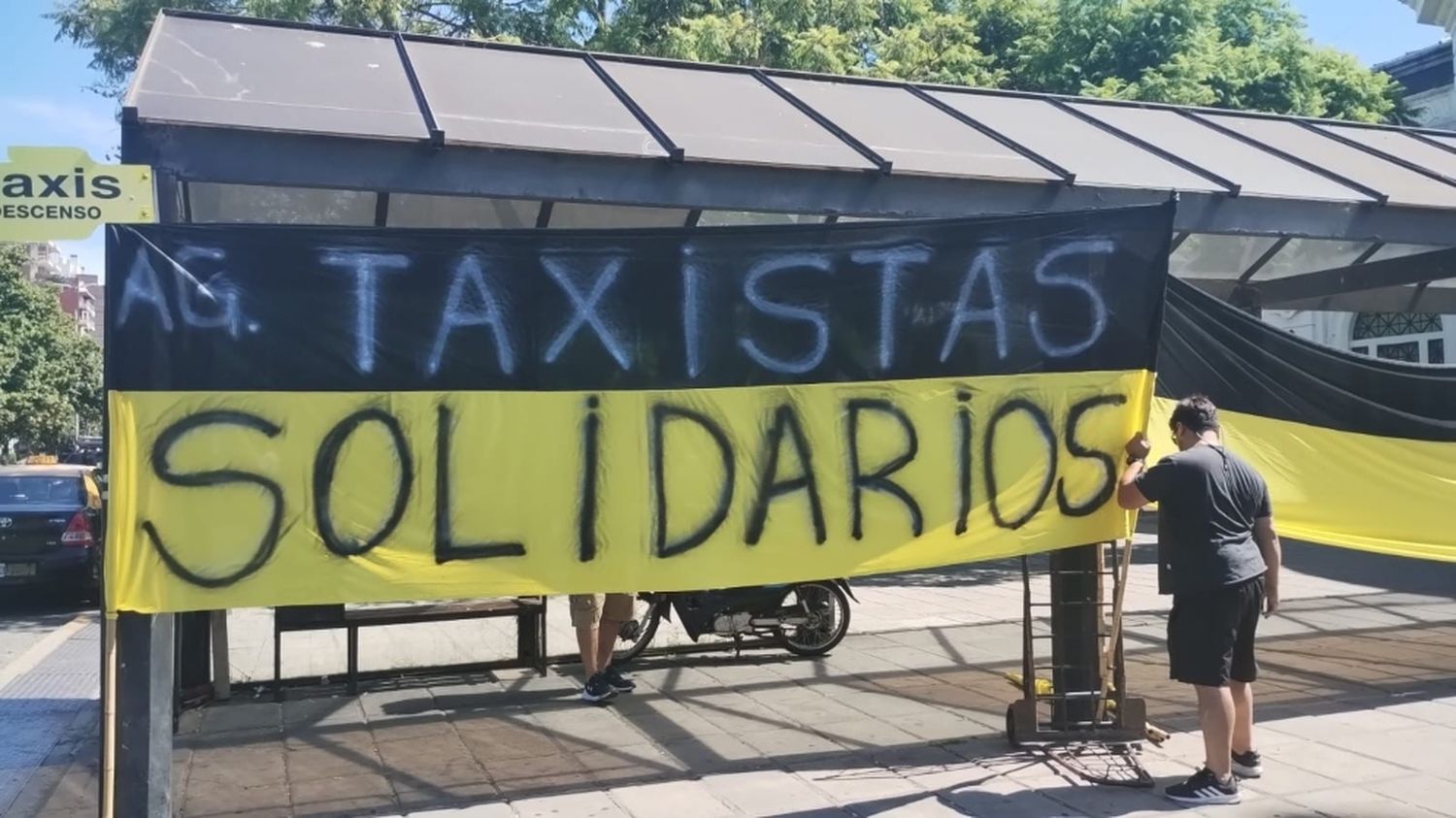 Tras acalorado reclamo por controles contra Uber, taxistas lanzaron un paro y desde el municipio hablaron de aprietes