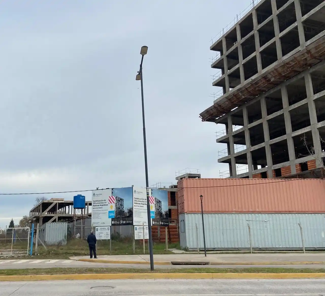 El edificio donde estarían las viviendas paralizadas del programa Procrear