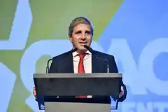 El Gobierno sostuvo el superávit fiscal en octubre