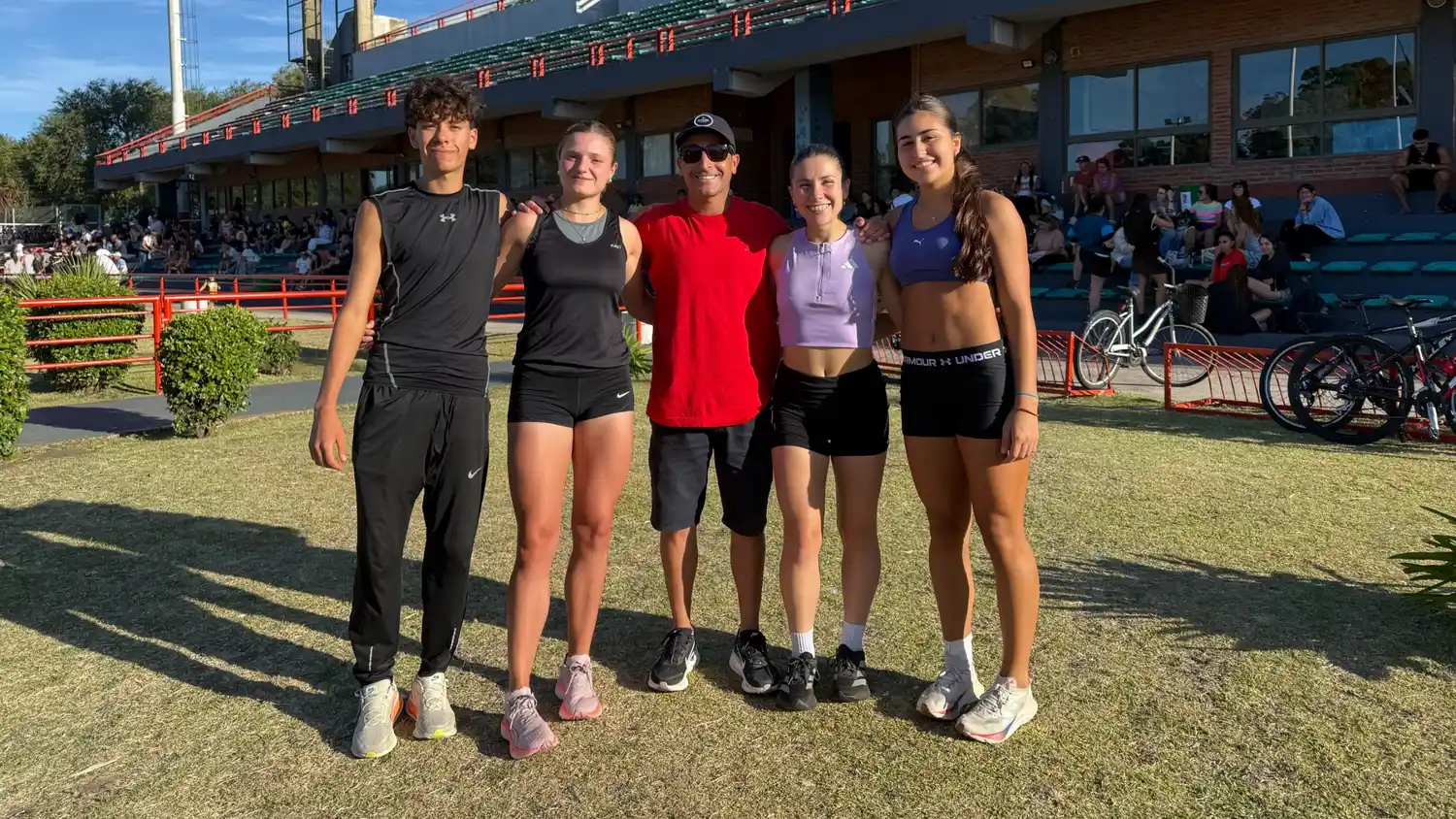 Los representantes locales, junto al entrenador Mauro Cabrera