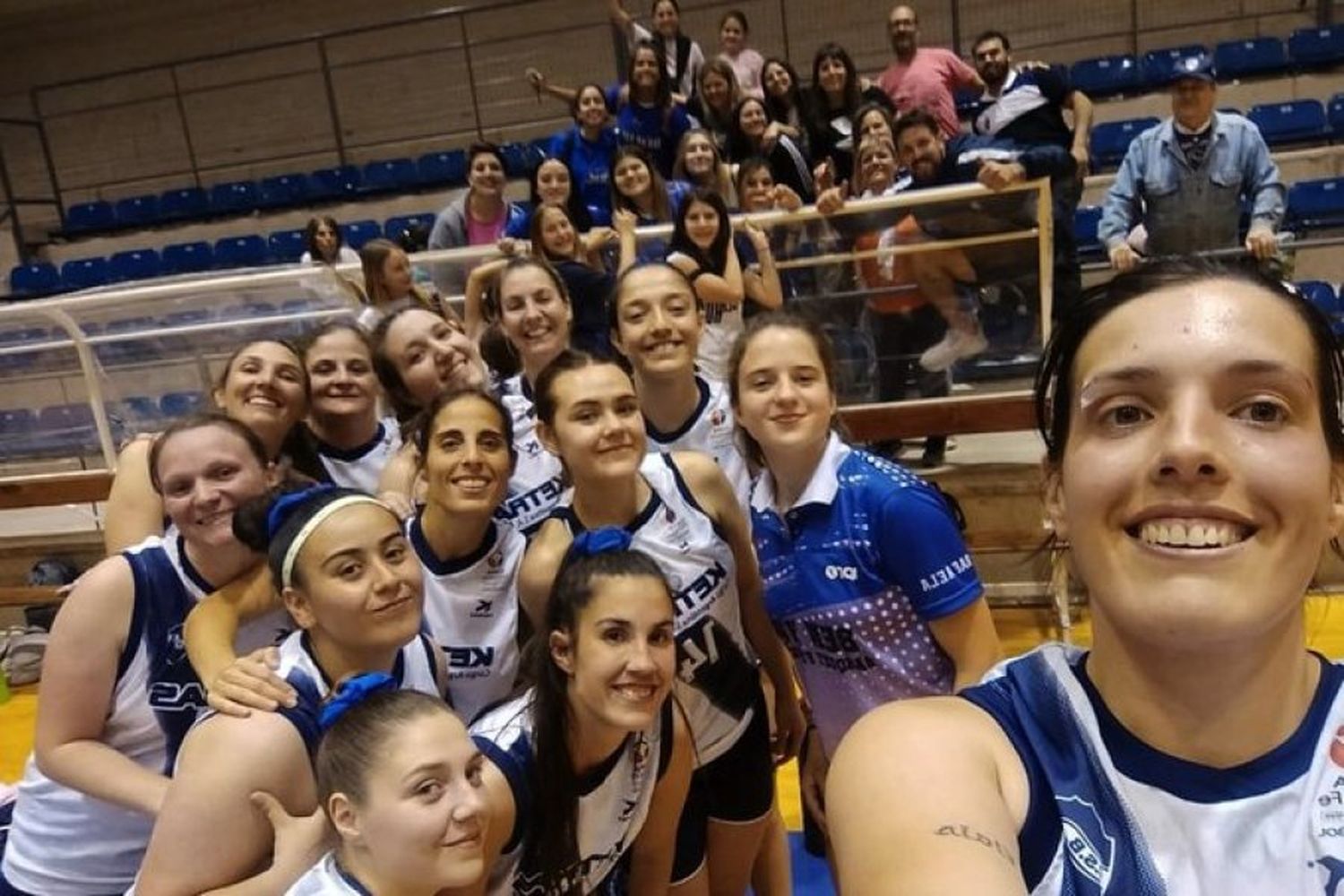 Victoria de Las Lobas en el inicio de los cuartos de final