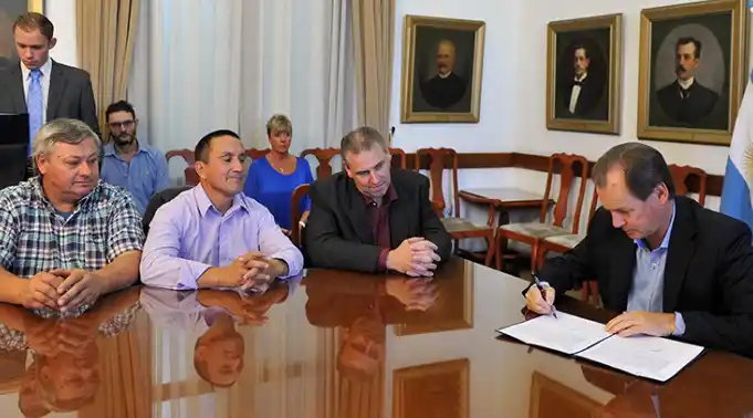 Bordet abrió el debate para dar forma a su proyecto de régimen de comunas