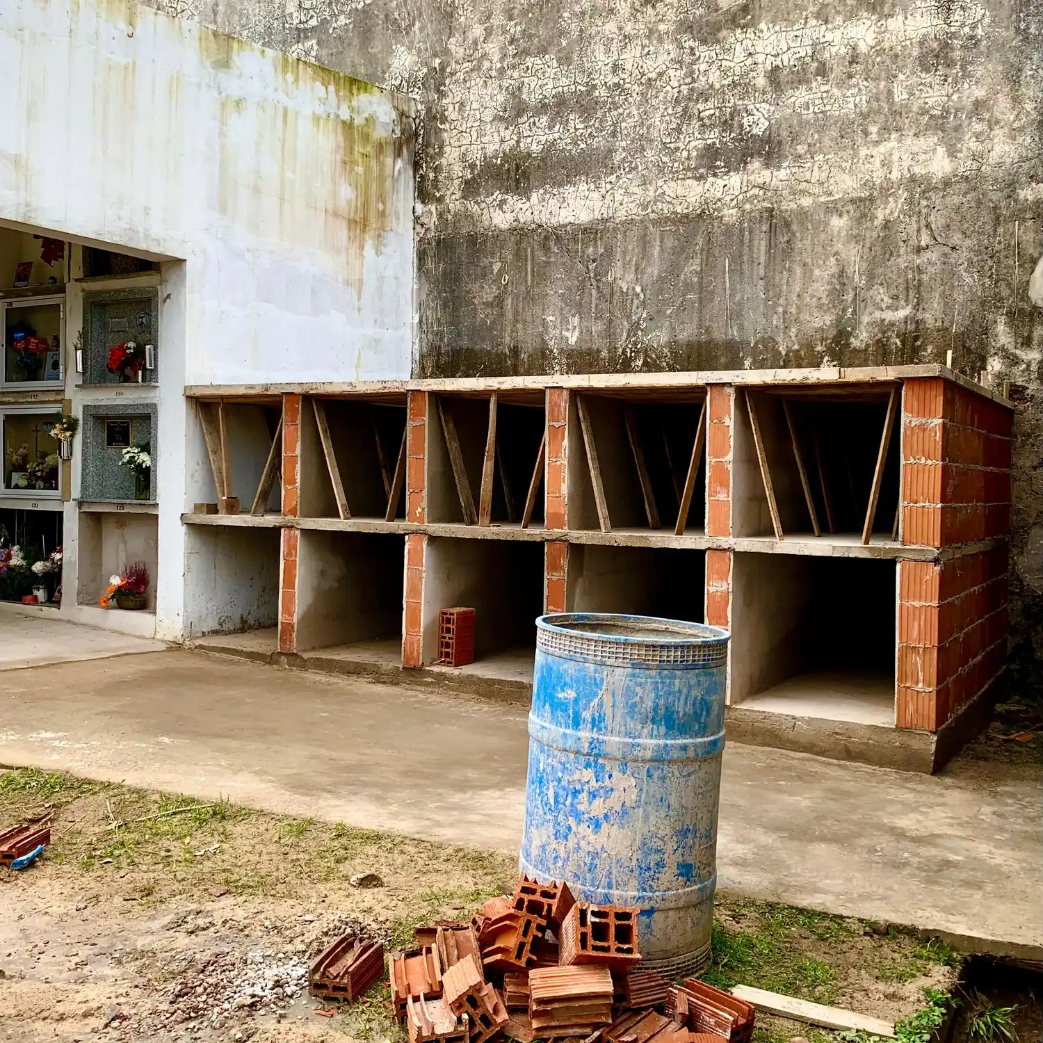 Cementerio municipal: obras de restauración edilicia y construcción de nichos en marcha