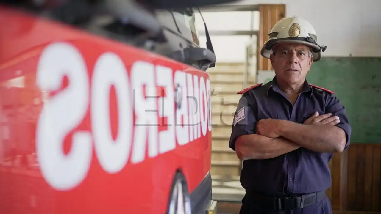 El Negro Gusmán, un Bombero con mayúscula: “Del cuartel me sacan con los pies para adelante”