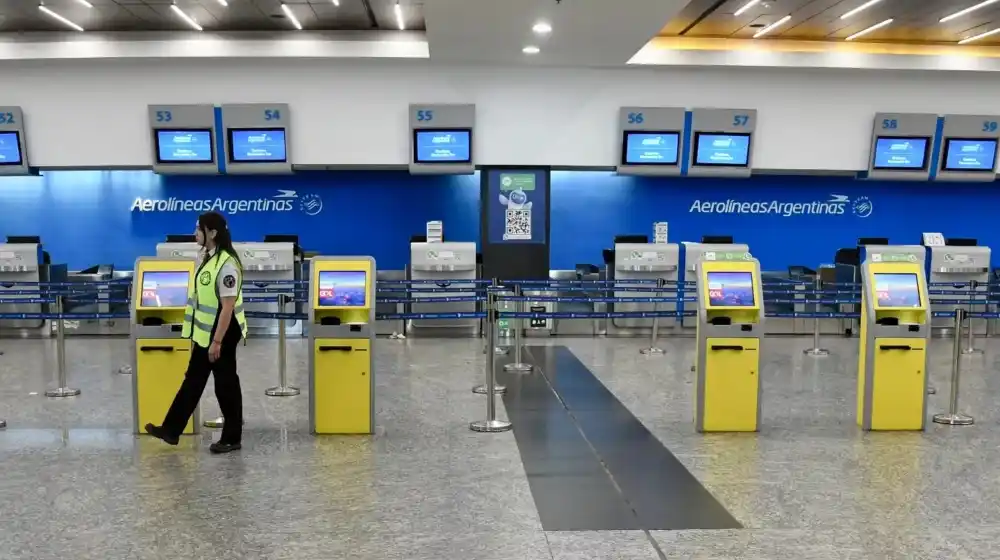 Continúa el paro de aeronáuticos, con cientos de vuelos cancelados en todo el país