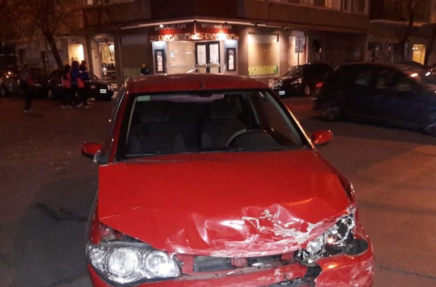 Conducía alcoholizado y embistió en un costado a una camioneta