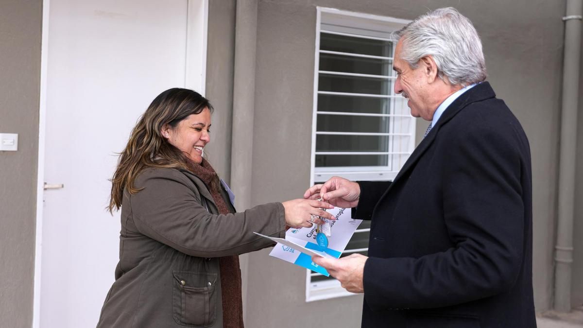 El Presidente anunció medidas  para mejorar salarios y pidió  cuidar “la paz social”