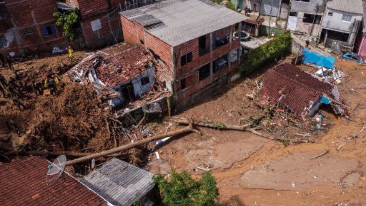 Récord histórico de lluvias en Brasil cobra 48 víctimas  