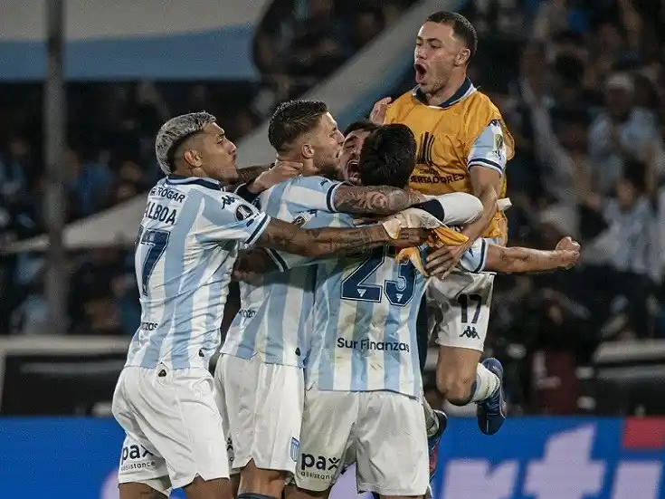 La Academia eliminó a Vélez y volverá a jugar las de la Libertadores tras 28 años.