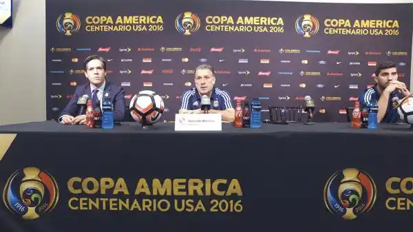 Martino: "Si Messi dice que se siente en condiciones, va a jugar"