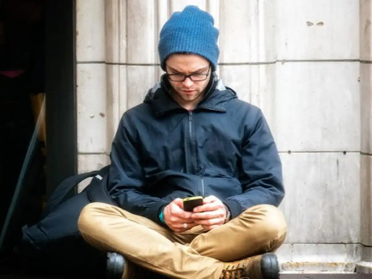 Aseguran que nos está saliendo un nuevo hueso por culpa del celular