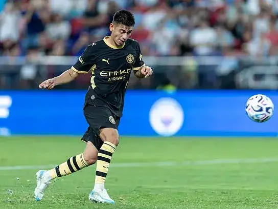 Echeverri “picó” un penal en la definición ante Inter