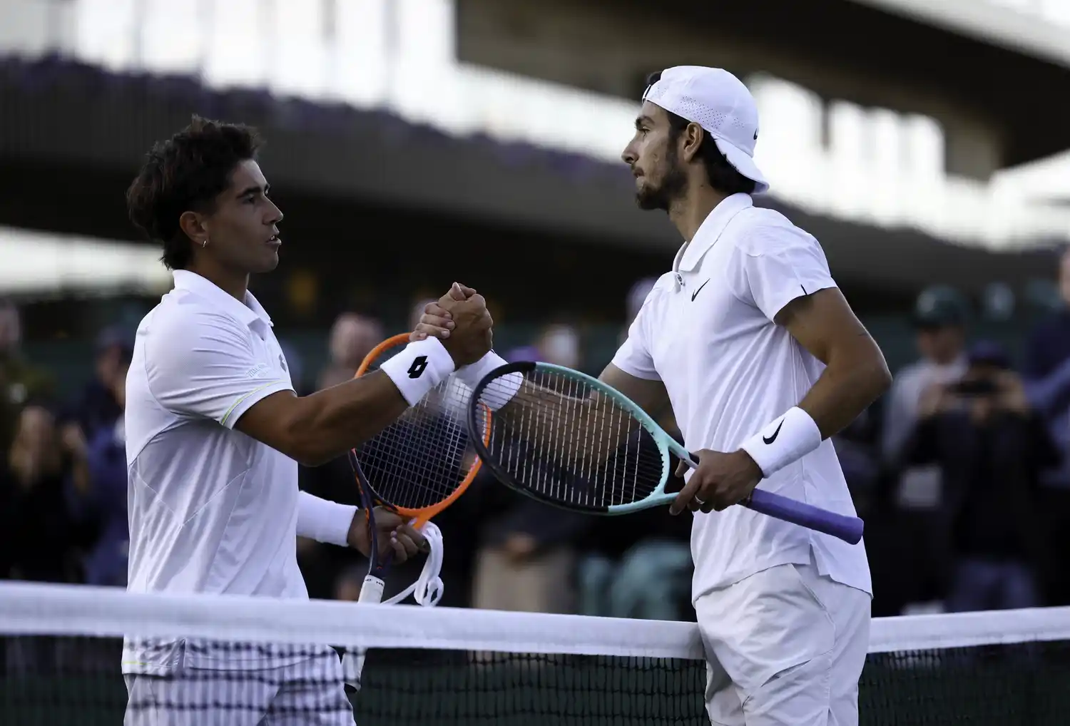 Comesaña saluda a Musetti en el final del partido.