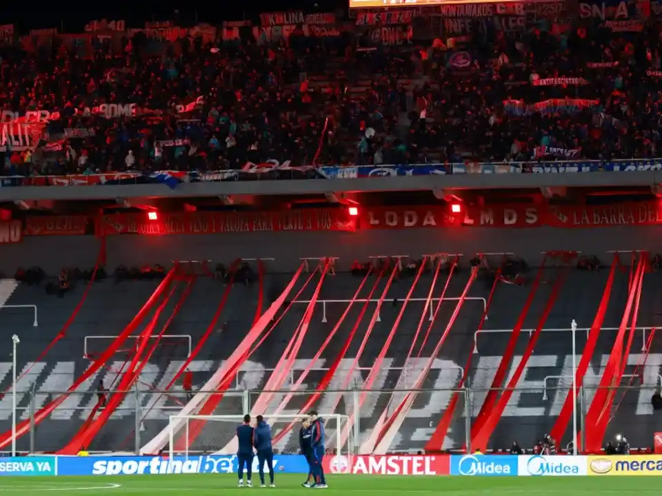 El Rojo emitirá un comunicado con su descargo oficial a las 12:30.