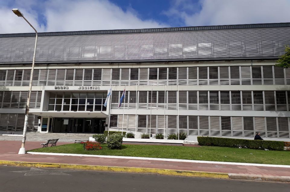 El STJ declaró inconstitucional la exigencia del libre deuda para renovar el carnet de conducir