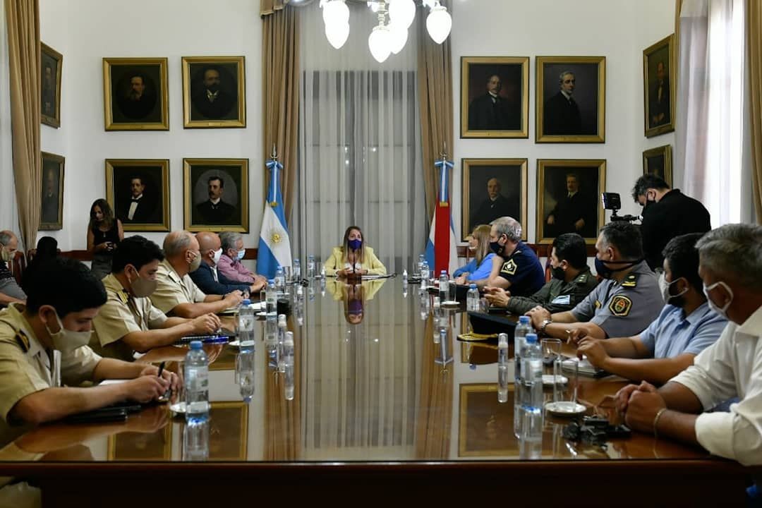 Preocupados por la aglomeración de personas que cruzan desde Rosario a las islas de Victoria, intensificarán los controles