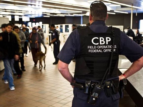 Corte Suprema de EE. UU. autoriza reanudar redadas antimigrantes en Los Angeles