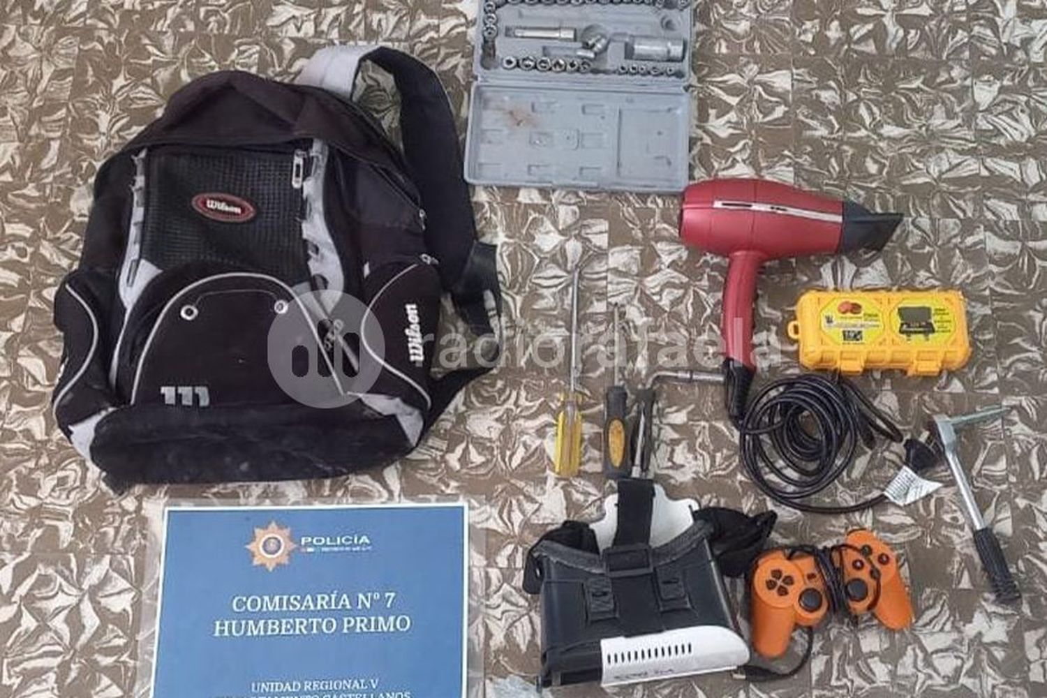 Encontraron una mochila, herramientas y otros aparatos en una requisa en la región