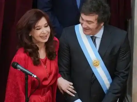 Cristina Kirchner a Milei: "¡La vas a chocar mal! Quemaste los libritos de la escuela austríaca"