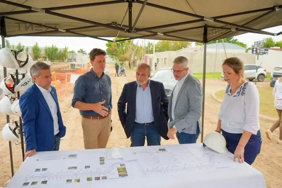 Autoridades supervisaron la obra.