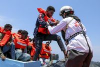 Un barco rescató varias decenas más de migrantes náufragos en el Mediterráneo
