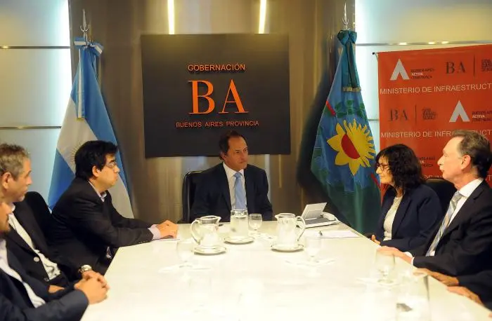 Scioli firmó el contrato para construir el tercer carril en la Autopista Buenos Aires-La Plata 