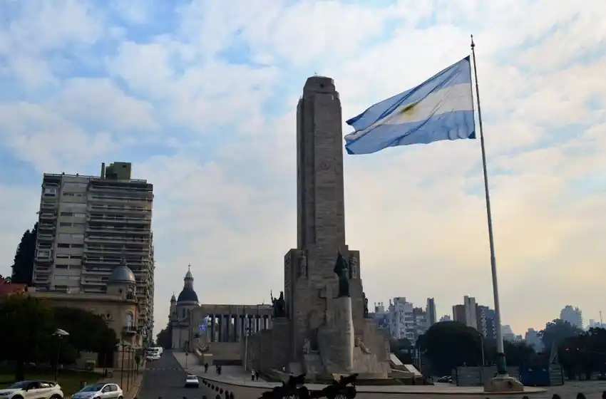 Se festeja el Día de la Bandera: acto, mural de Belgrano, desfile aéreo y participación de Alberto Fernández desde Olivos