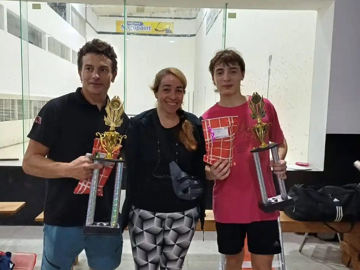 Club Pelota campeón anual entrerriano con un equipo familiar