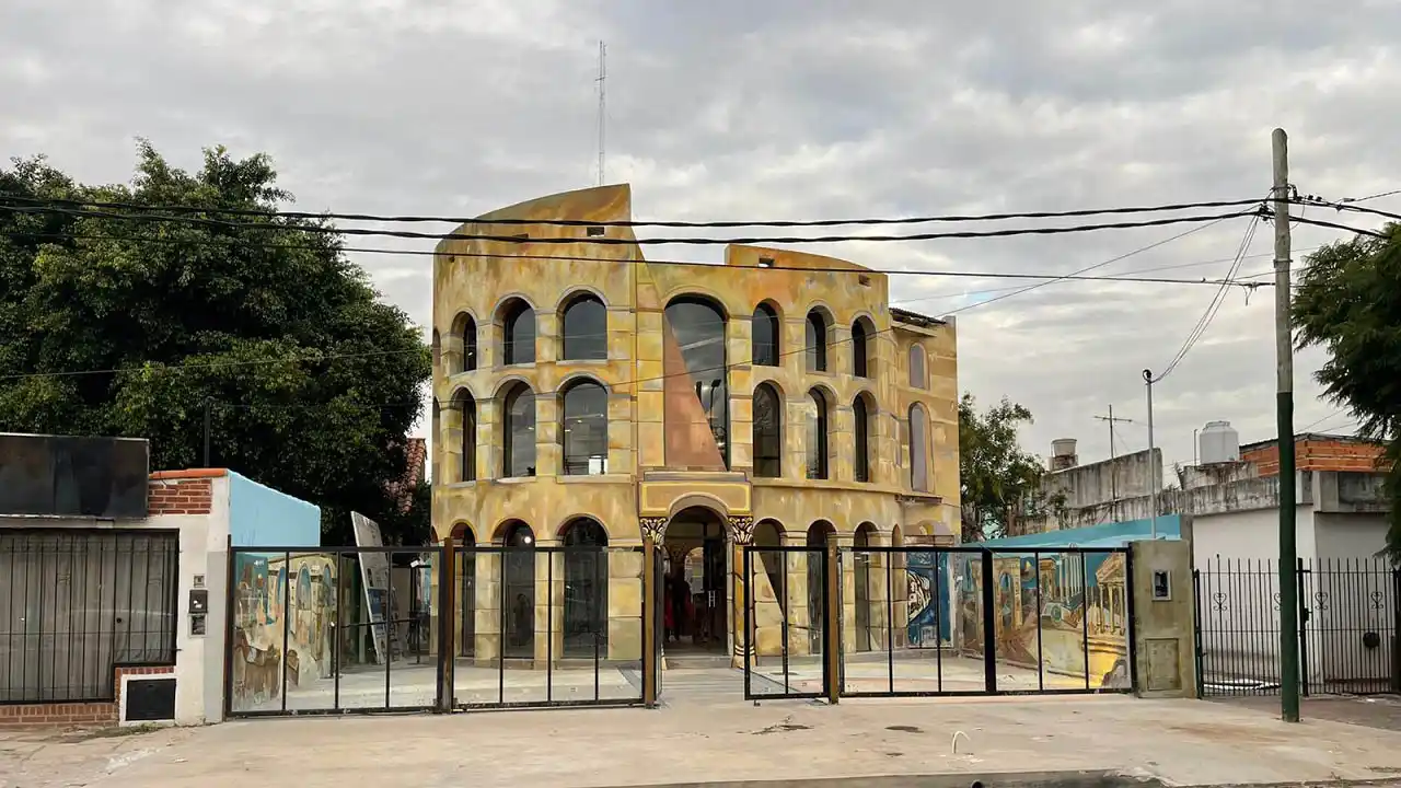 Se inauguró una réplica del Coliseo Romano en Ituzaingó: Cómo es el extravagante lugar