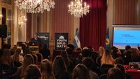 Lunghi instó a jóvenes de todo el país a desarrollar el pensamiento crítico