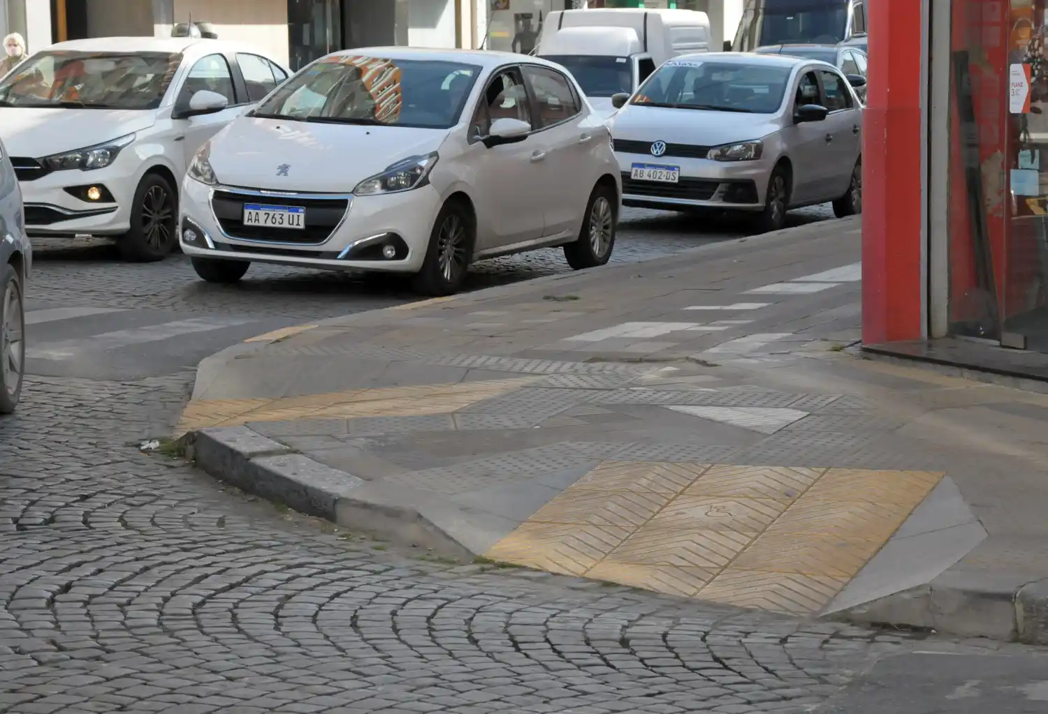 Proponen colocar rampas en todos los semáforos.