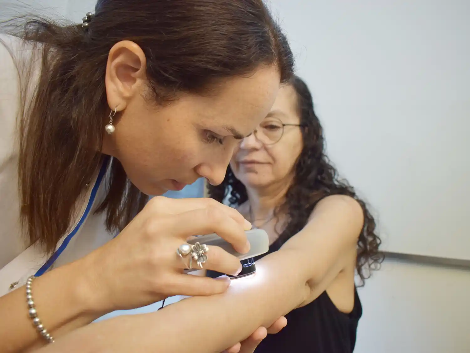 Recuerdan que la prevención y detección temprana del cáncer de piel son fundamentales