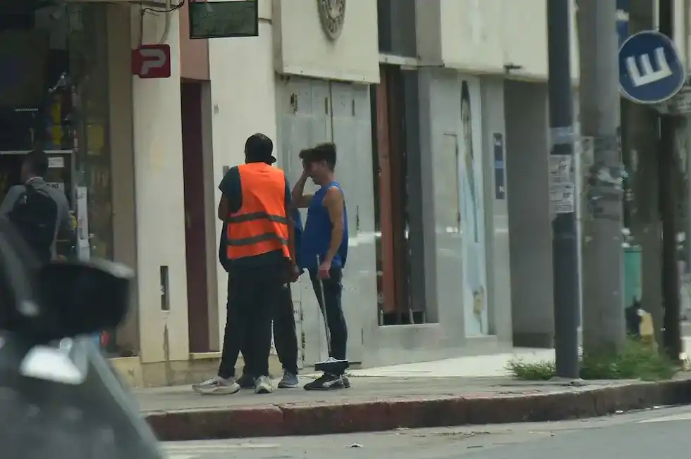 Córdoba: en 30 días entran en vigencia las sanciones para "naranjitas" ilegales y limpiavidrios