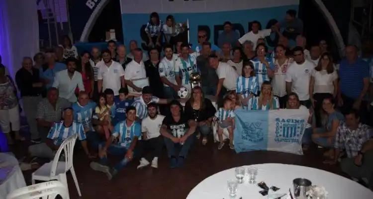 Con glorias y jugadores actuales, la filial local de Racing celebró su segundo aniversario