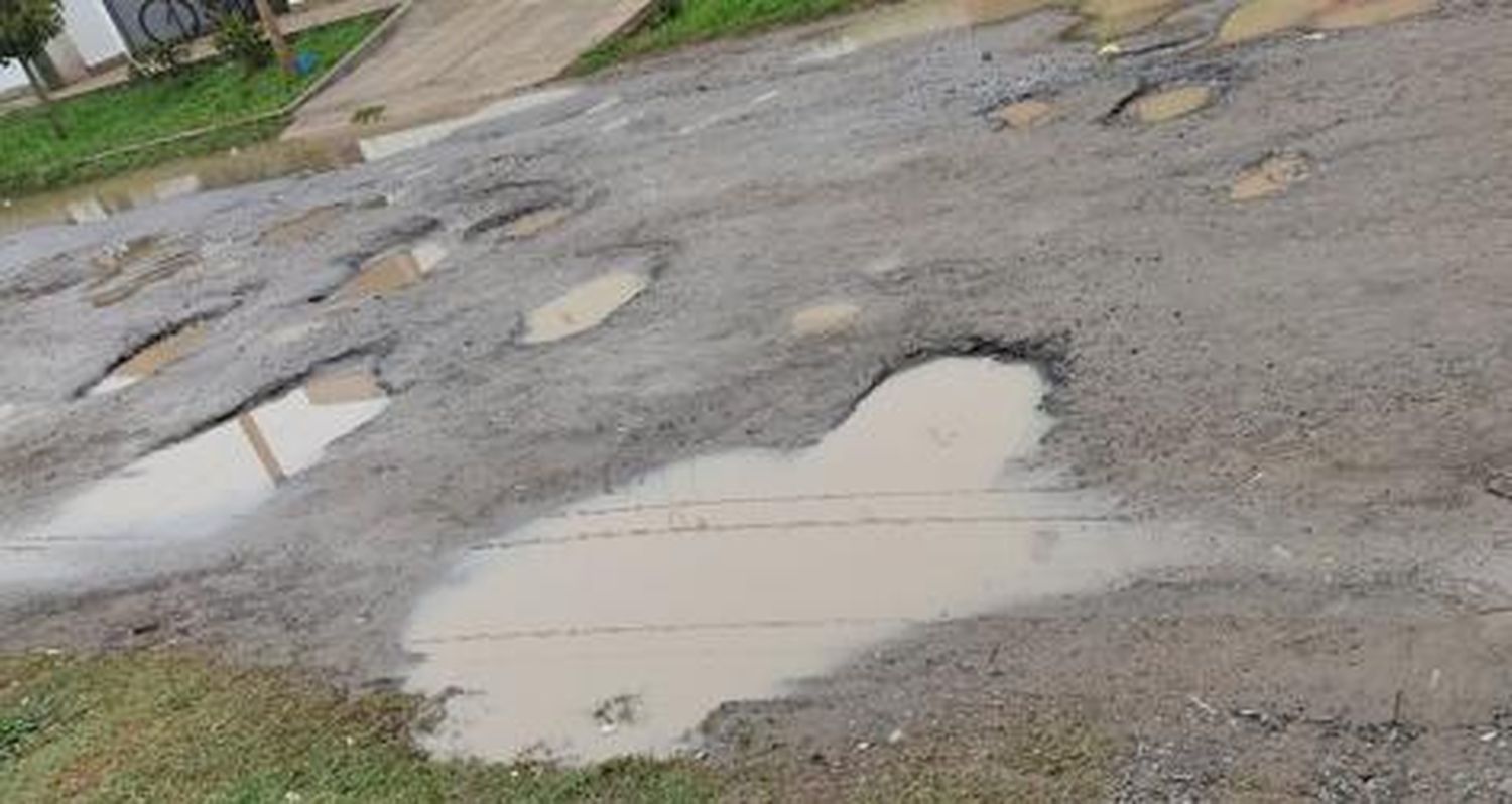 “Es imposible circular por calle Dipietri”