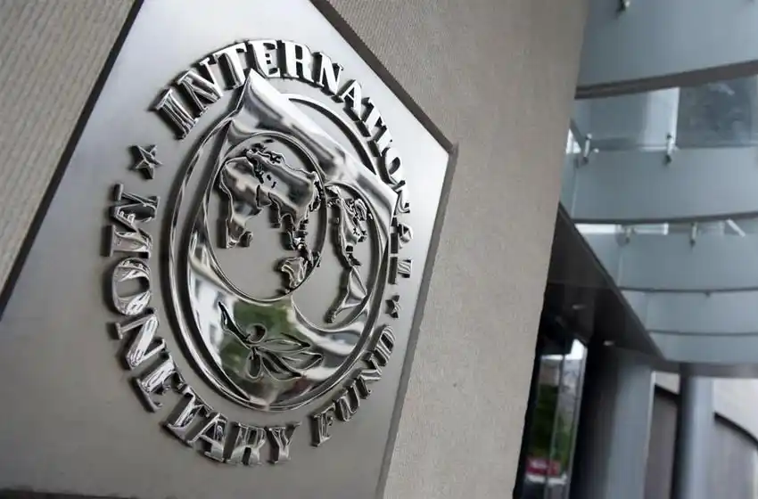 Según un economista, «el Gobierno tiene intenciones de firmar con el FMI”