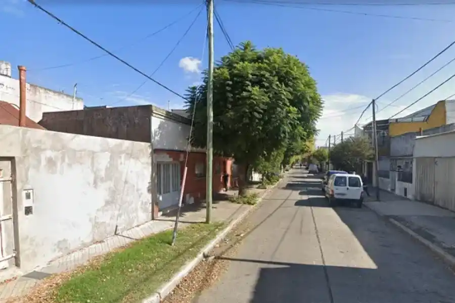 Lo amenazó con un arma, le robó la mochila con una suma millonaria y se fue en una bicicleta a los tiros, sucedió en Rosario