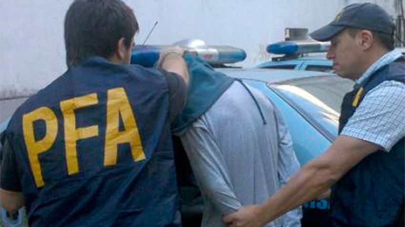 Operativo en Urquiza al Oeste: detuvieron a una pareja acusada de captar jóvenes para prostituirlas