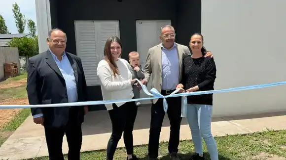 El Gobierno Provincial sorteó viviendas y entregó escrituras a familias de Ataliva