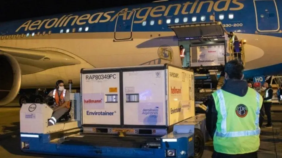 Parte otro vuelo de AA a China para buscar 1 millón de vacunas Sinopharm