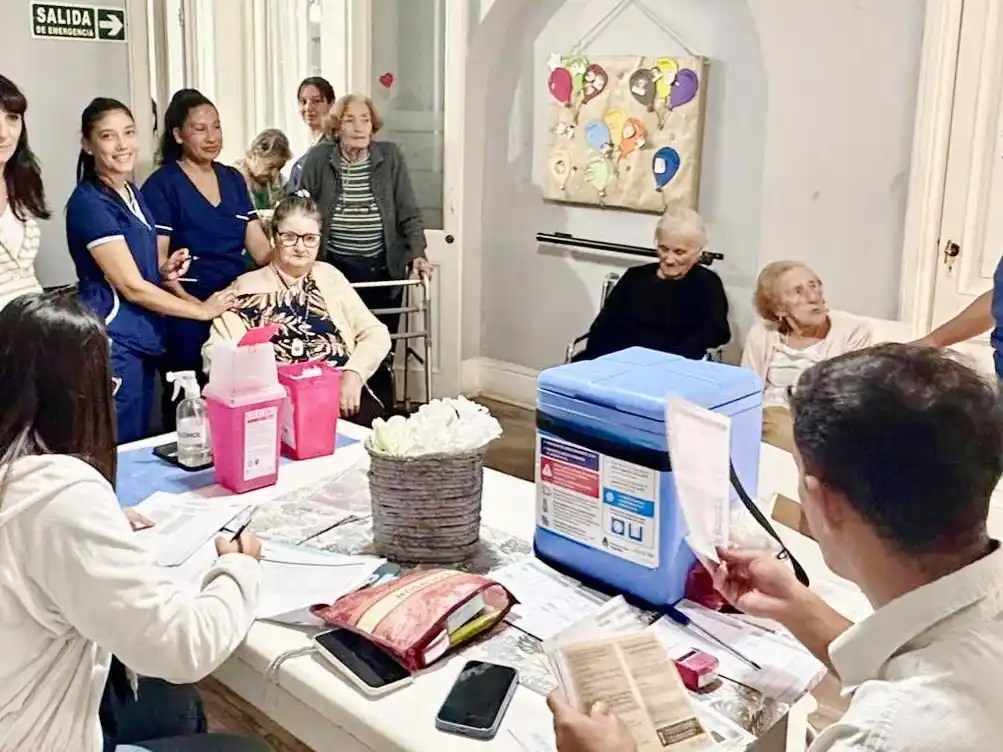 Comenzó la campaña de vacunación antigripal en residencias de larga estadía