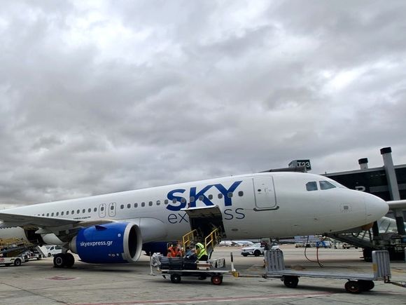 Más vuelos entre España y Grecia: Sky Express inauguró sus vuelos entre Atenas y Madrid